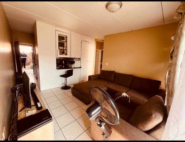 2 BEDROOM TOWNHOUSE FOR SALE IN CLARINA